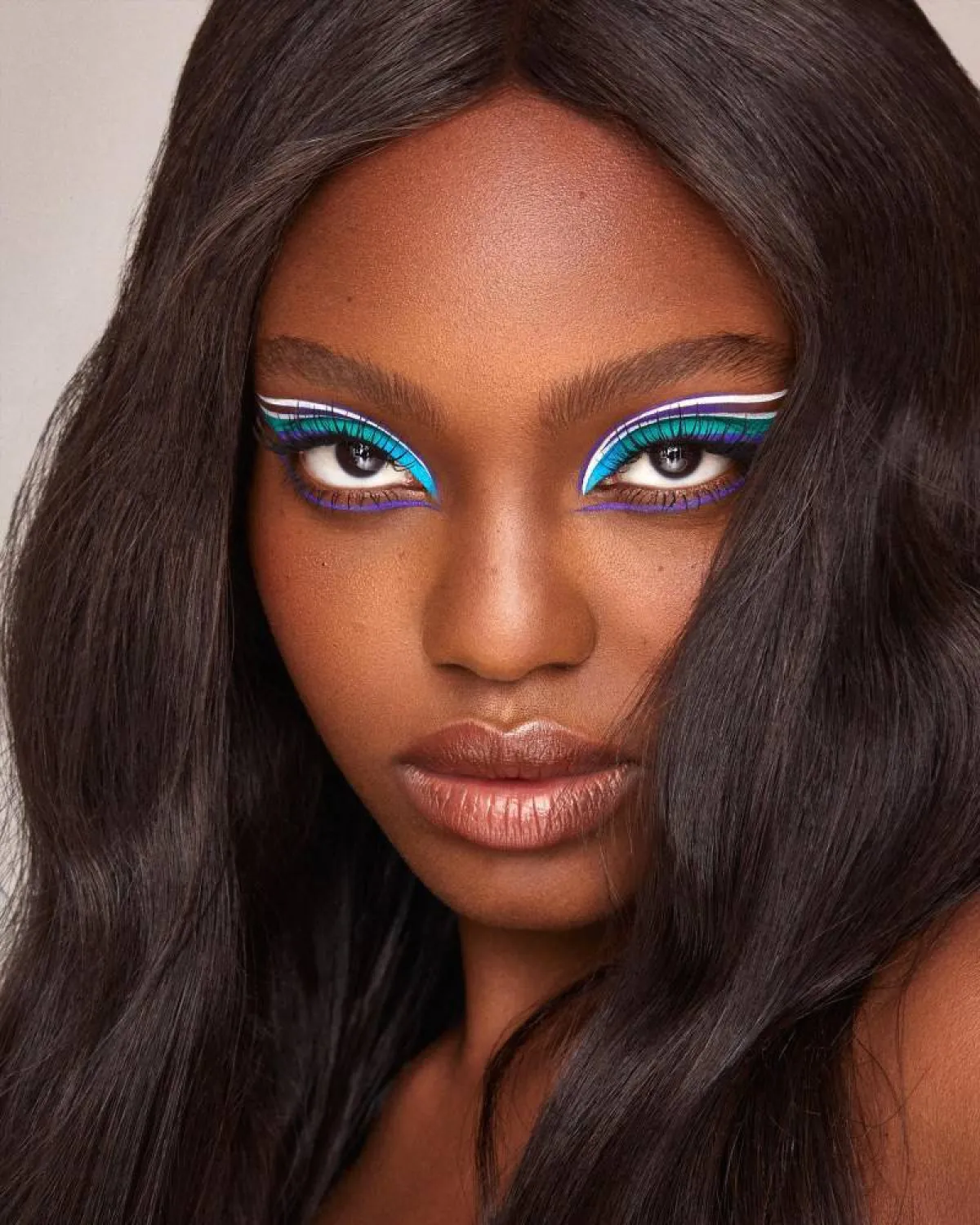 مكياج عيون تركوازي