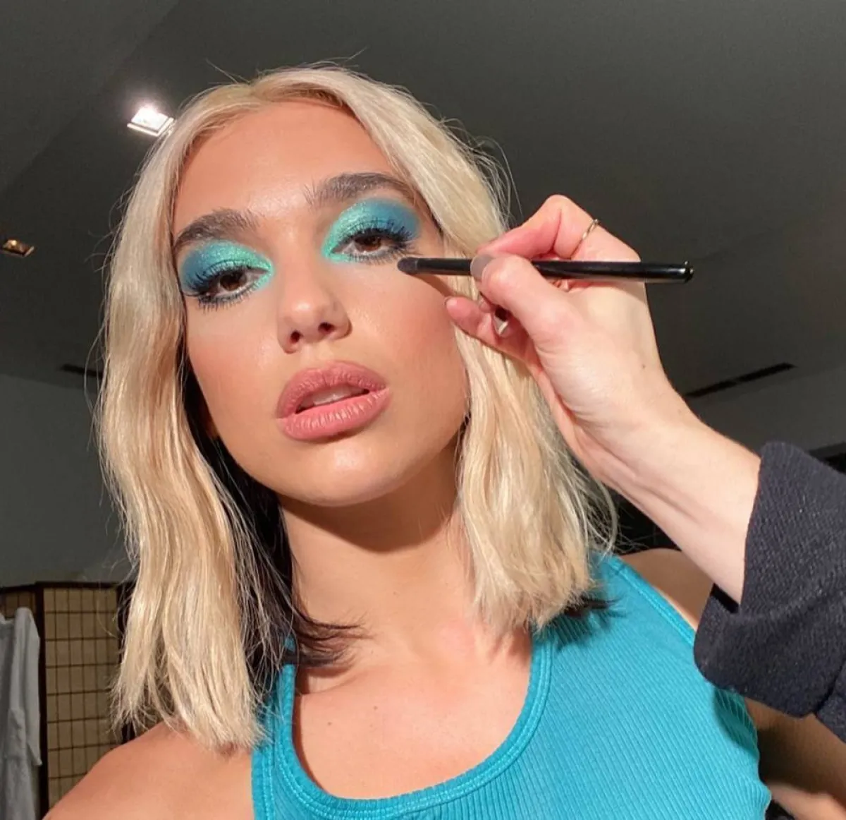 تطبيق مكياج تركوازي