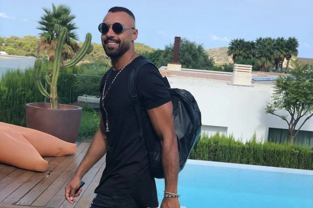 استوح من النجوم إطلالات بالتيشيرت