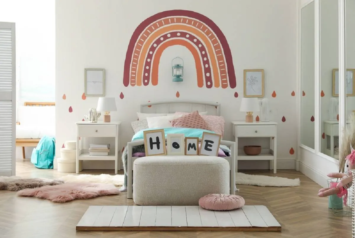 من الضروري أن اختيار كساء الأرضيّات فاتح اللون، في غرف نوم البنات