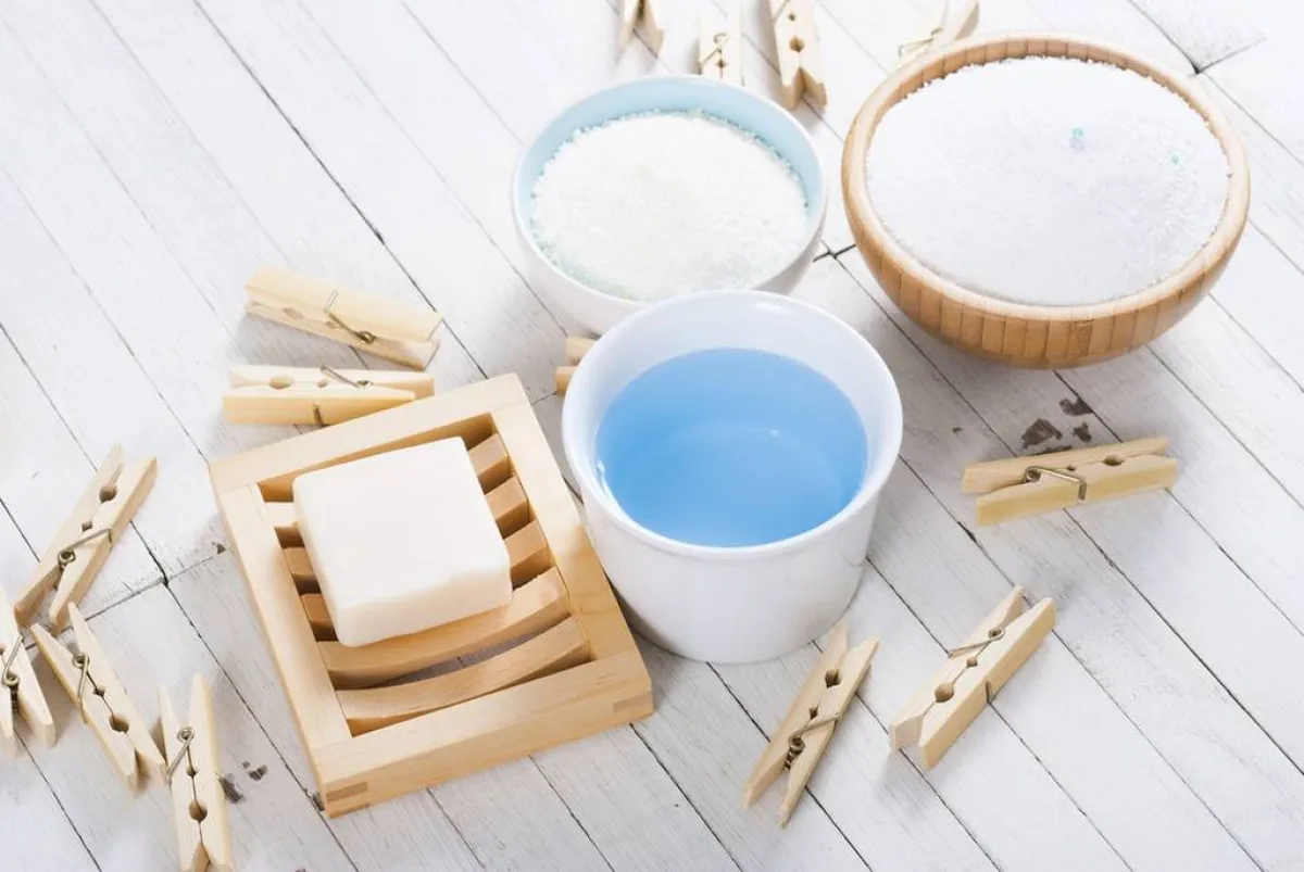 خطوات متبعة في القضاء على بقع الملابس