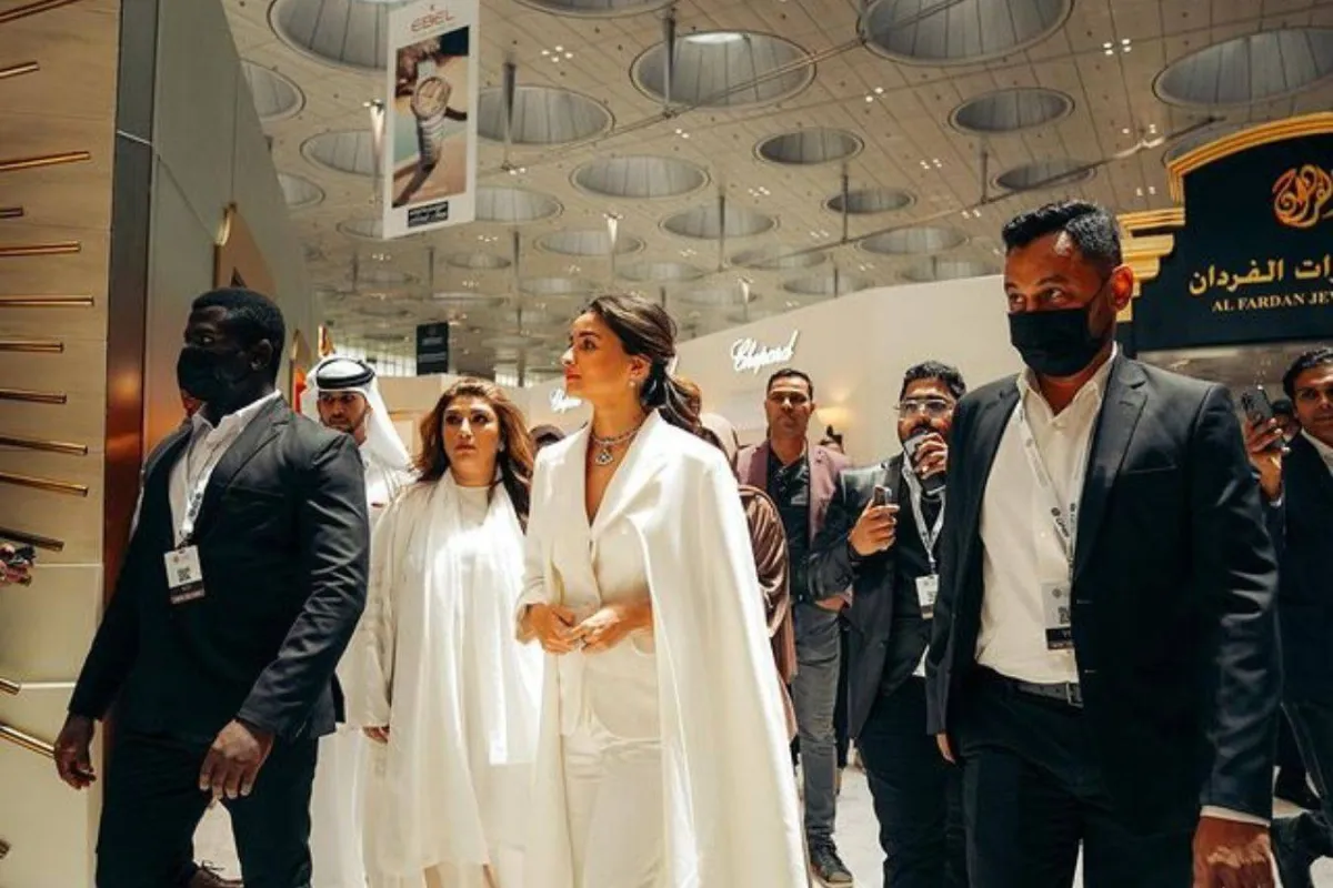 عليا بهات في المعرض- الصورة من حسابها على إنستغرام