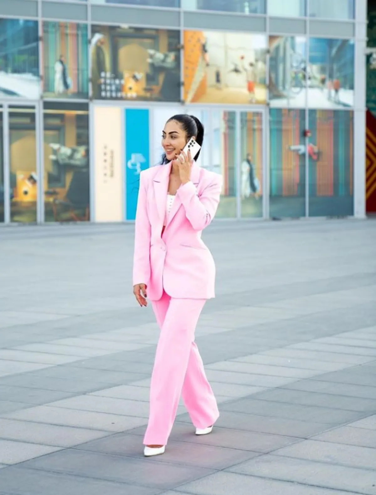 خلال تصوير إحدى الحملات الإعلانية