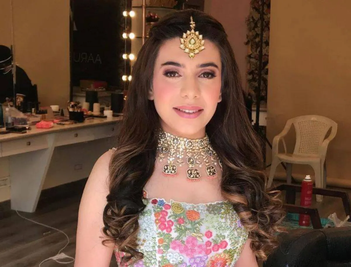 تسريحات شعر هندية نازلة