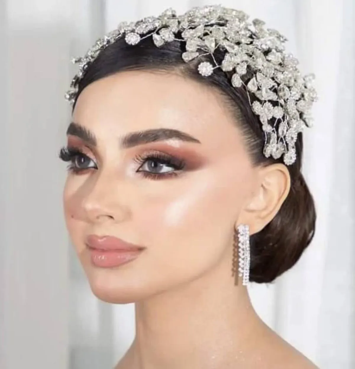 الشينون مع إكسسوار الشعر