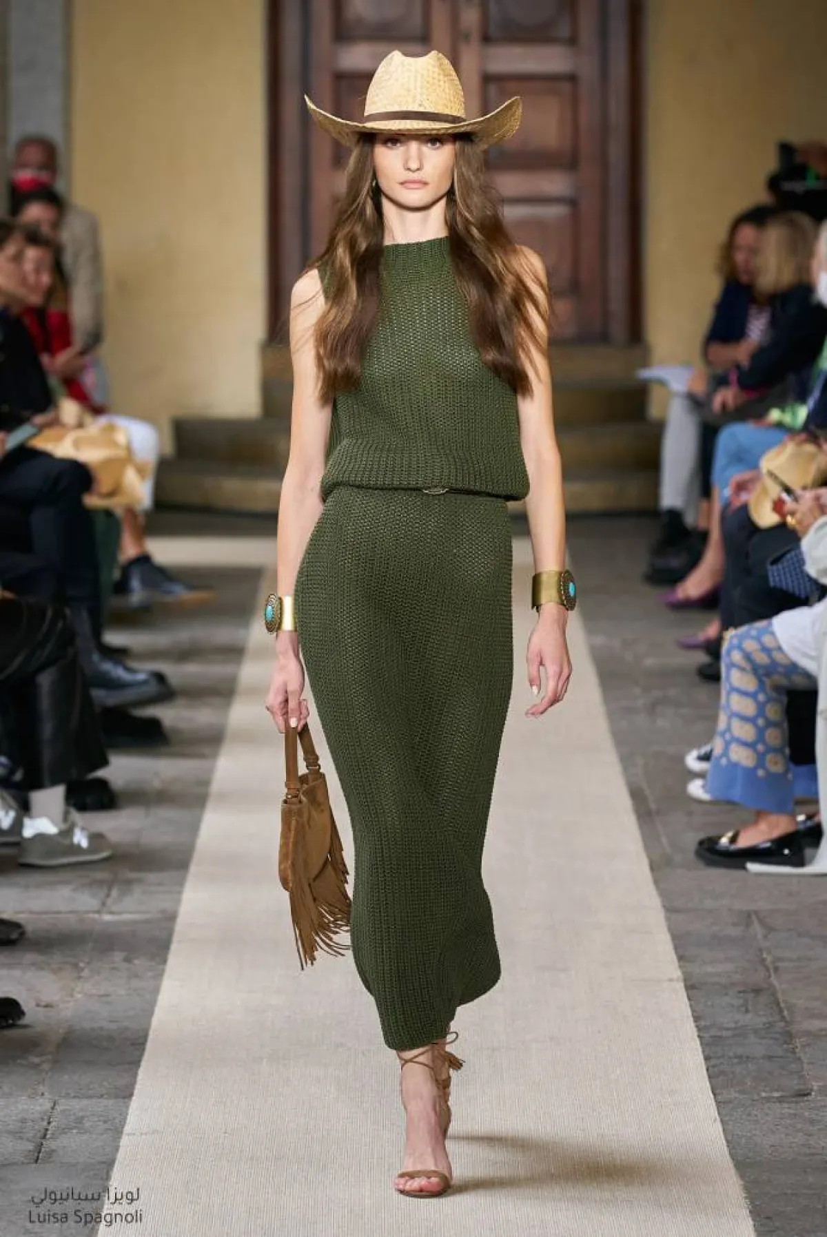 الأوشحة والقبّعات أبرز إكسسوارات الصيف  Hats & Scarves