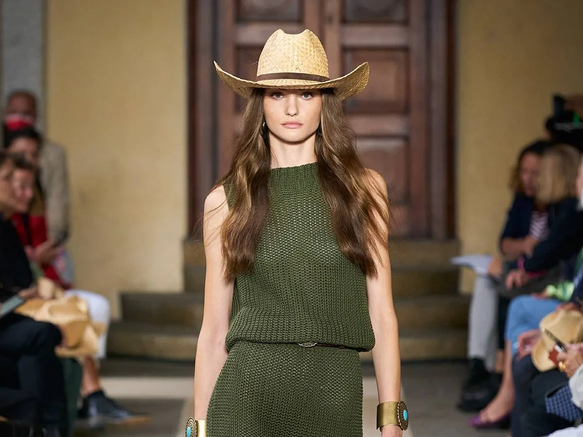 الأوشحة والقبّعات أبرز إكسسوارات الصيف  Hats & Scarves