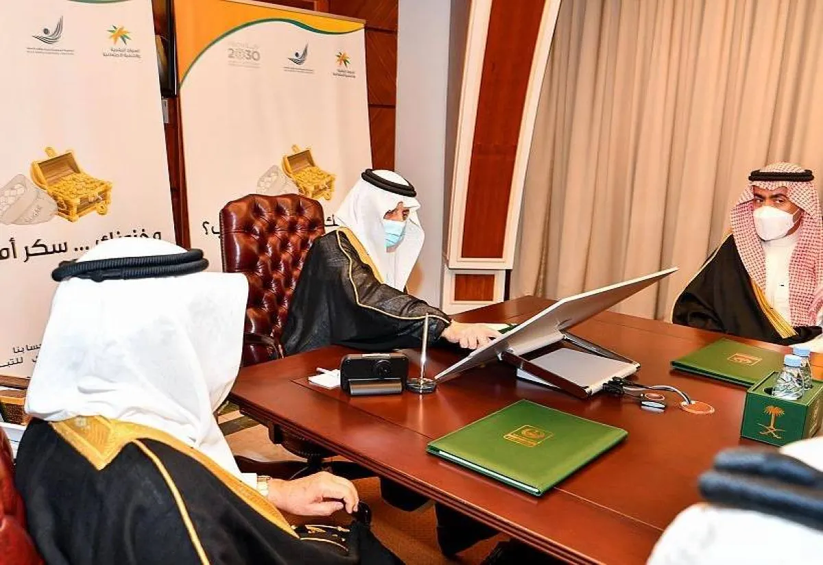 أمير الشرقية لحظة تدشين المبادرة .الصورة من "واس"