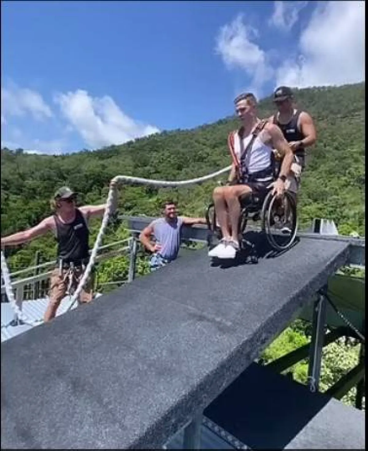 رياضي مصاب بشلل نصفي 