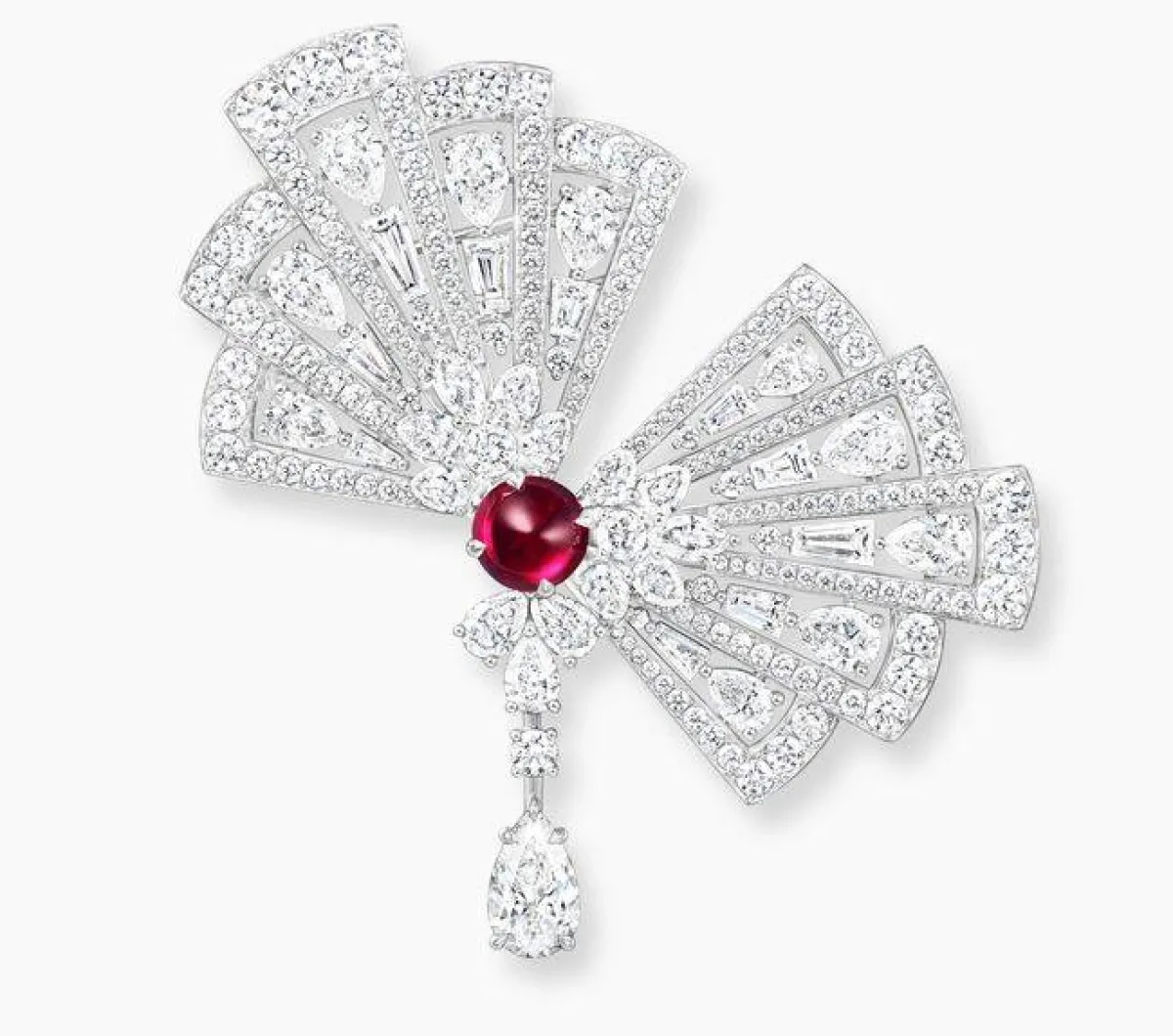 موديلات بروش ألماس بتصاميم فخمة لسهراتك في صيف 202