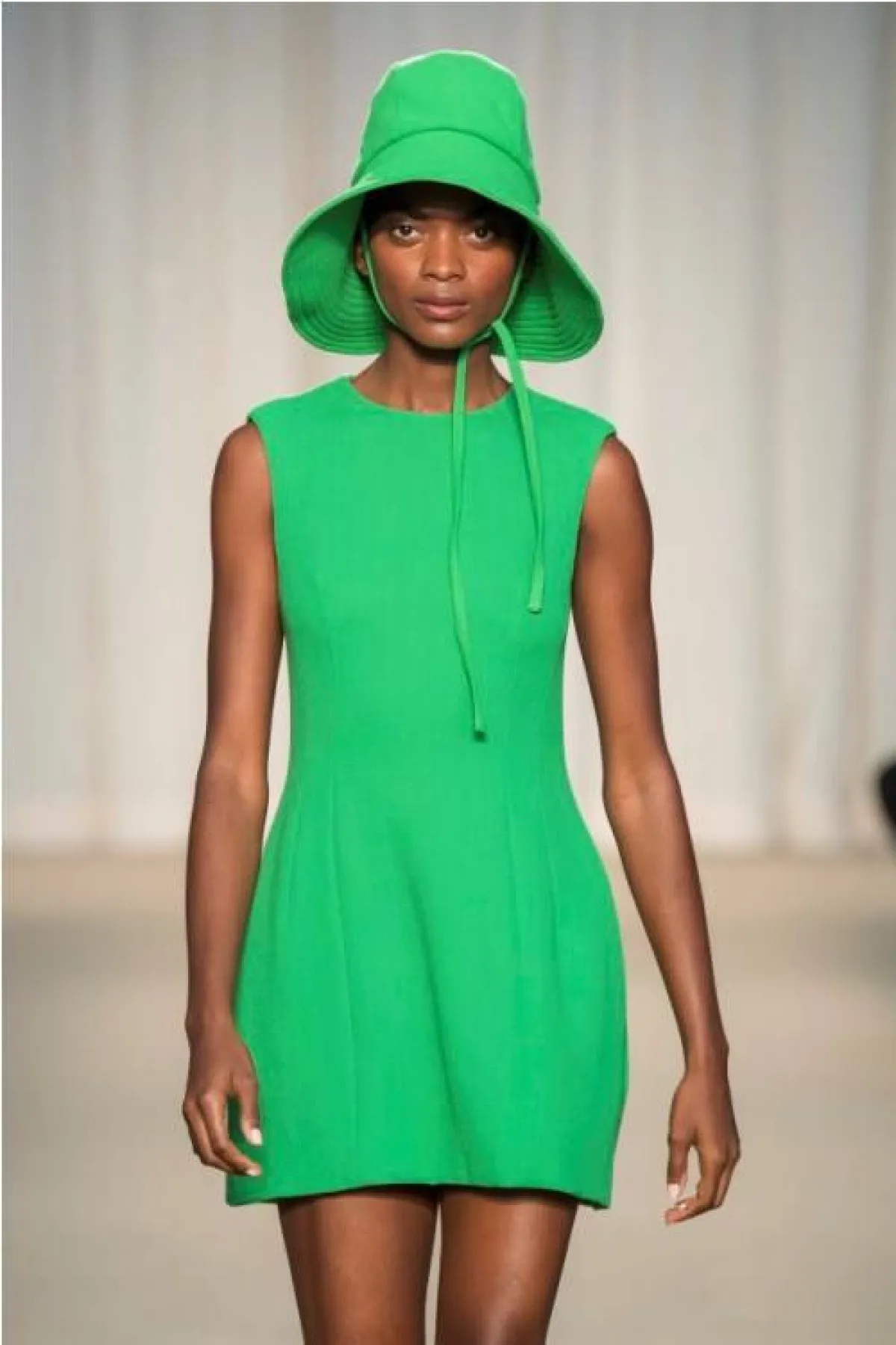 فستان باللون الأخضر من آدم ليبس  Adam Lippes