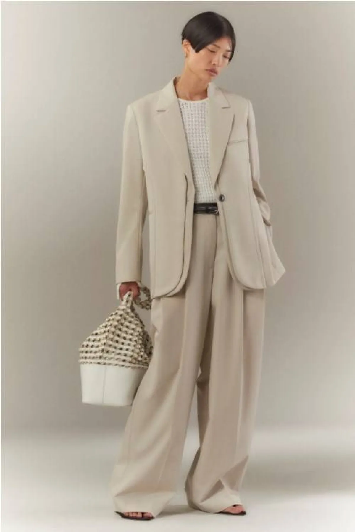 تنسيق الأبيض مع البيج من فيليب ليم 3.1  Phillip Lim 3.1