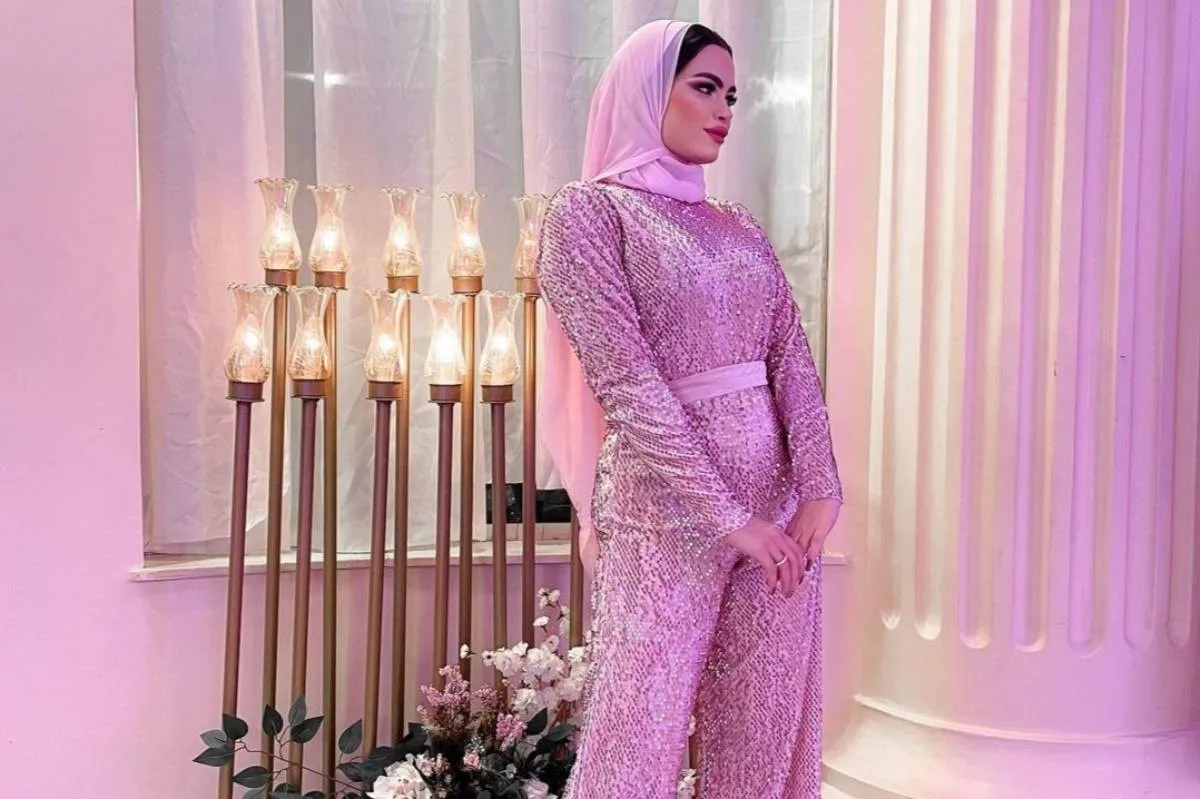 ملابس مزينة بالترتر للمحجبات