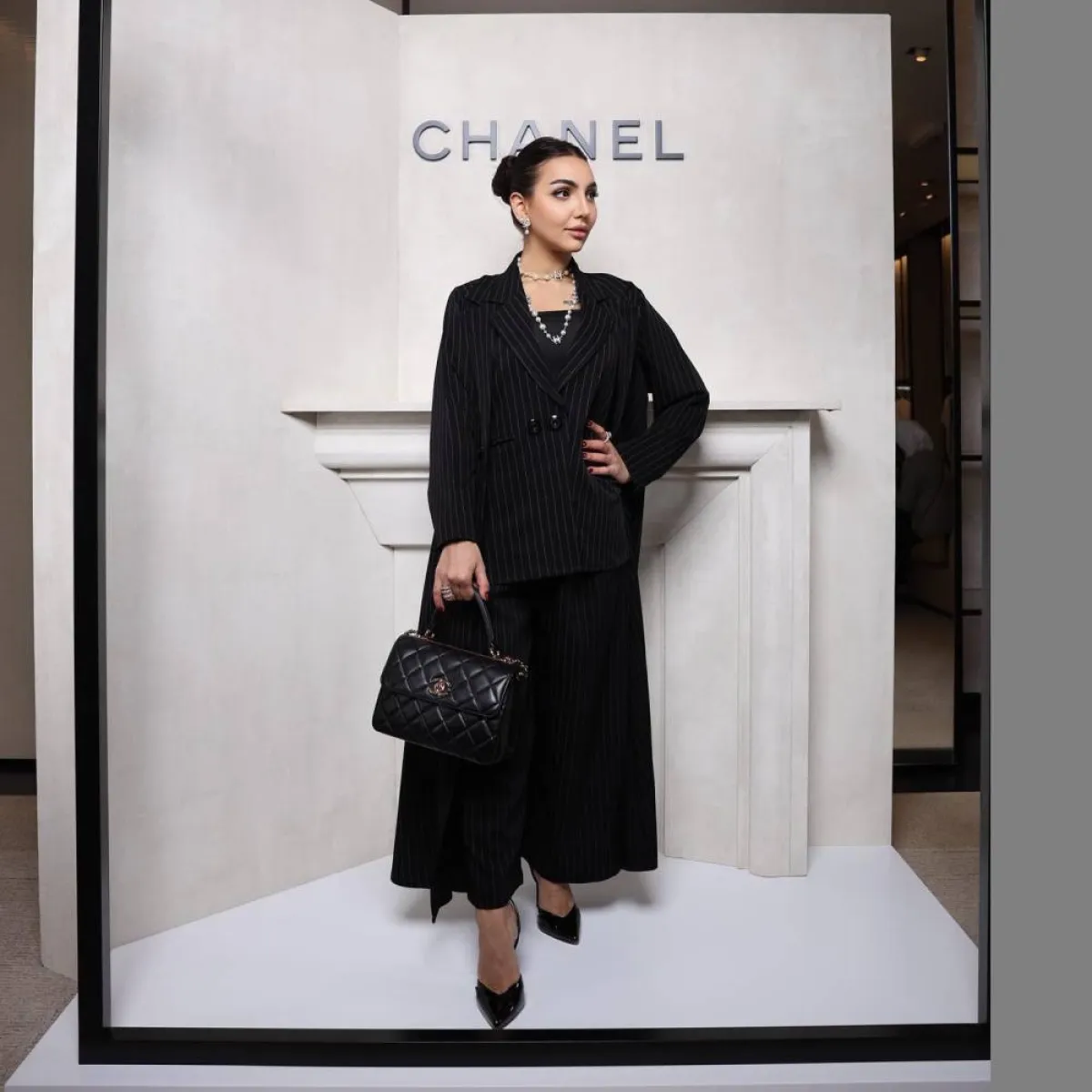 هبة الحسين بطقم كلاسيكي 