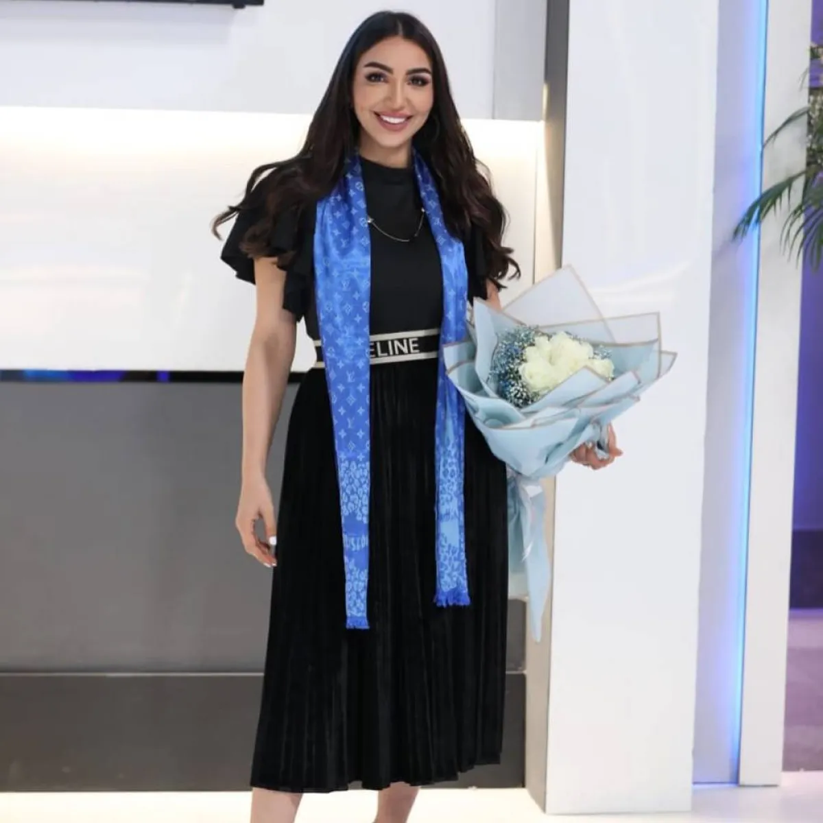 هبة الحسين بتنورة بليسيه راقية 