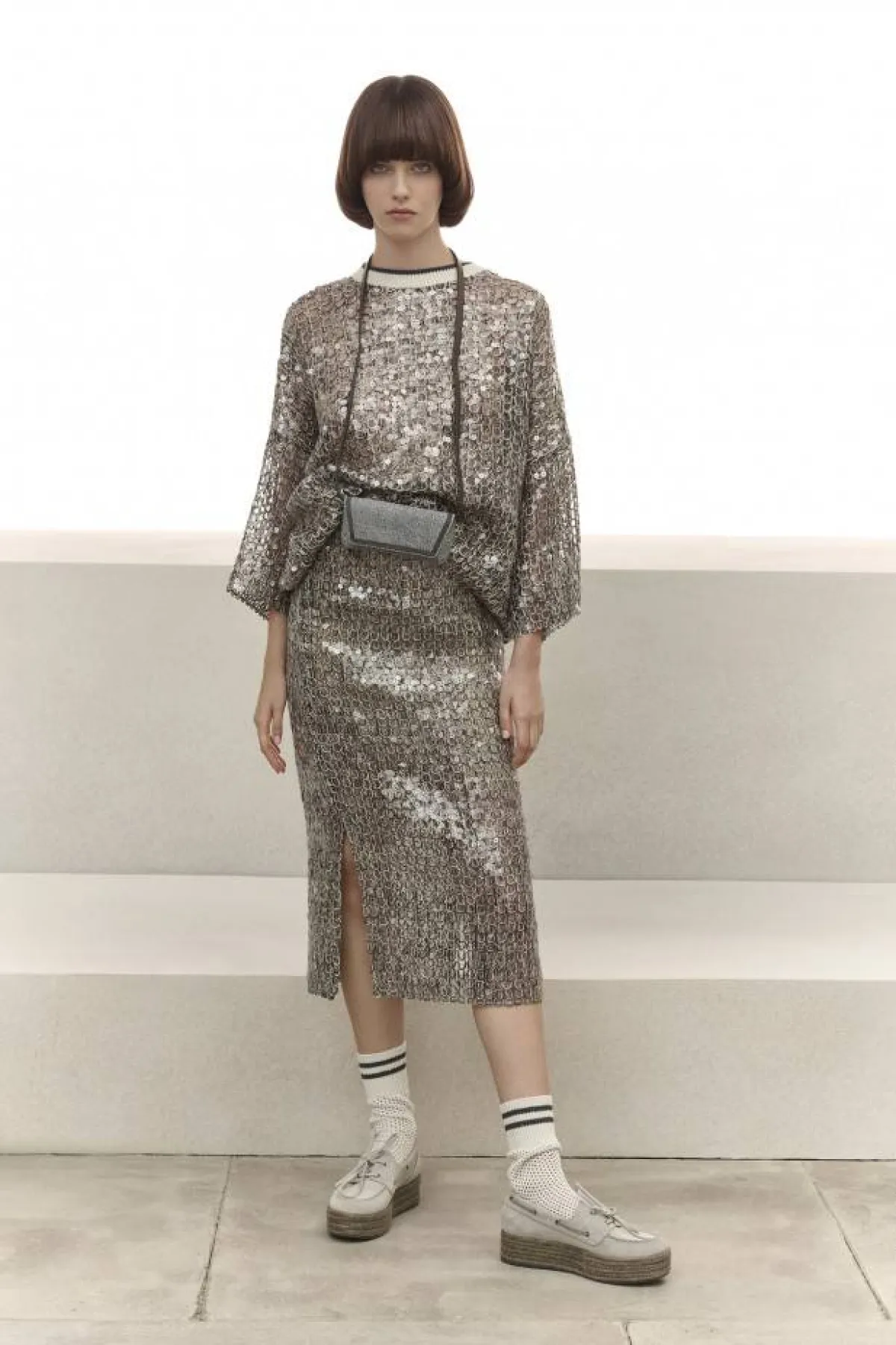 تنورة ميتاليك بشق جانبي باللون الفضي 