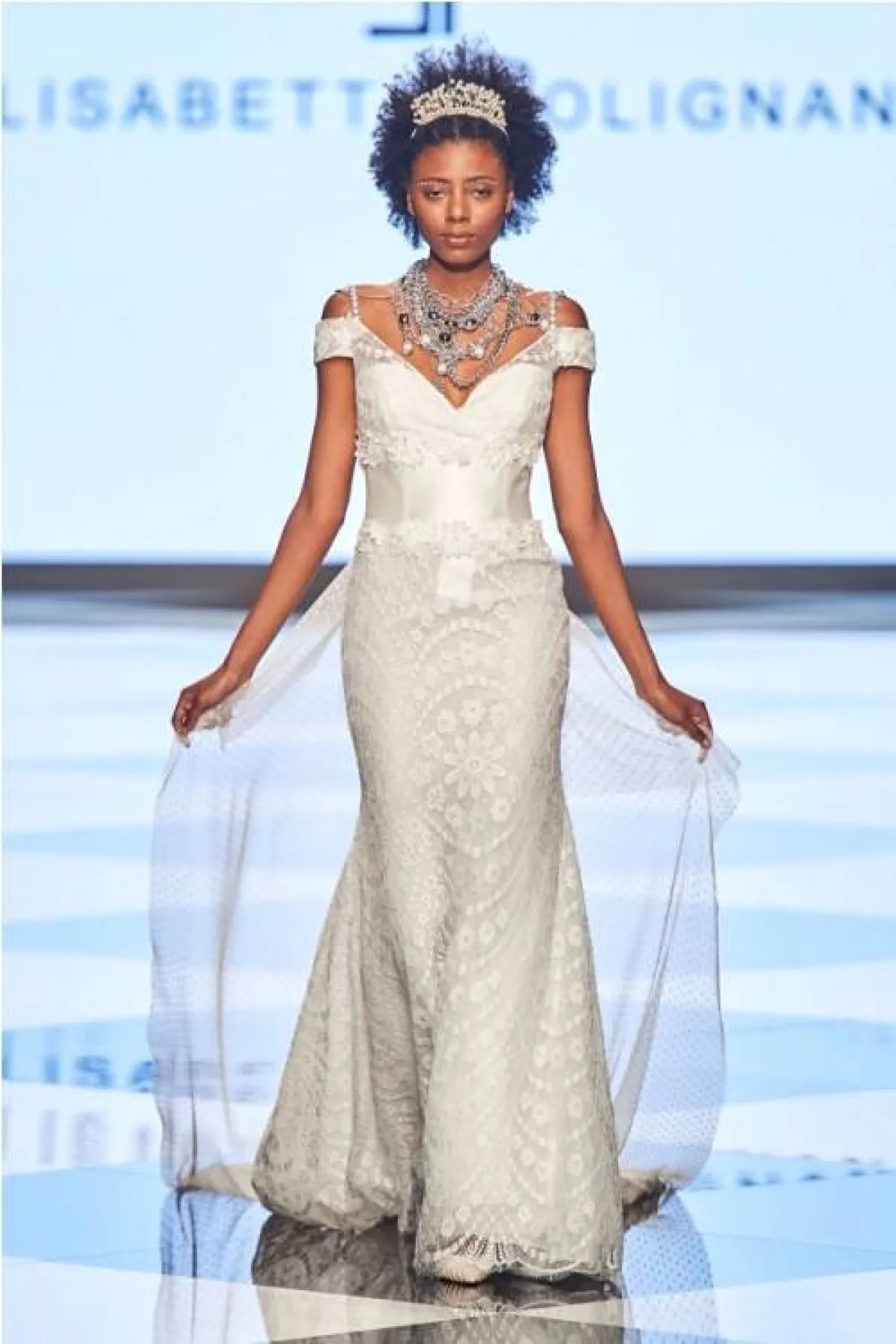 فستان زفاف ضيّق من إليزابيتا بوليغنانو  Elisabetta Polignano