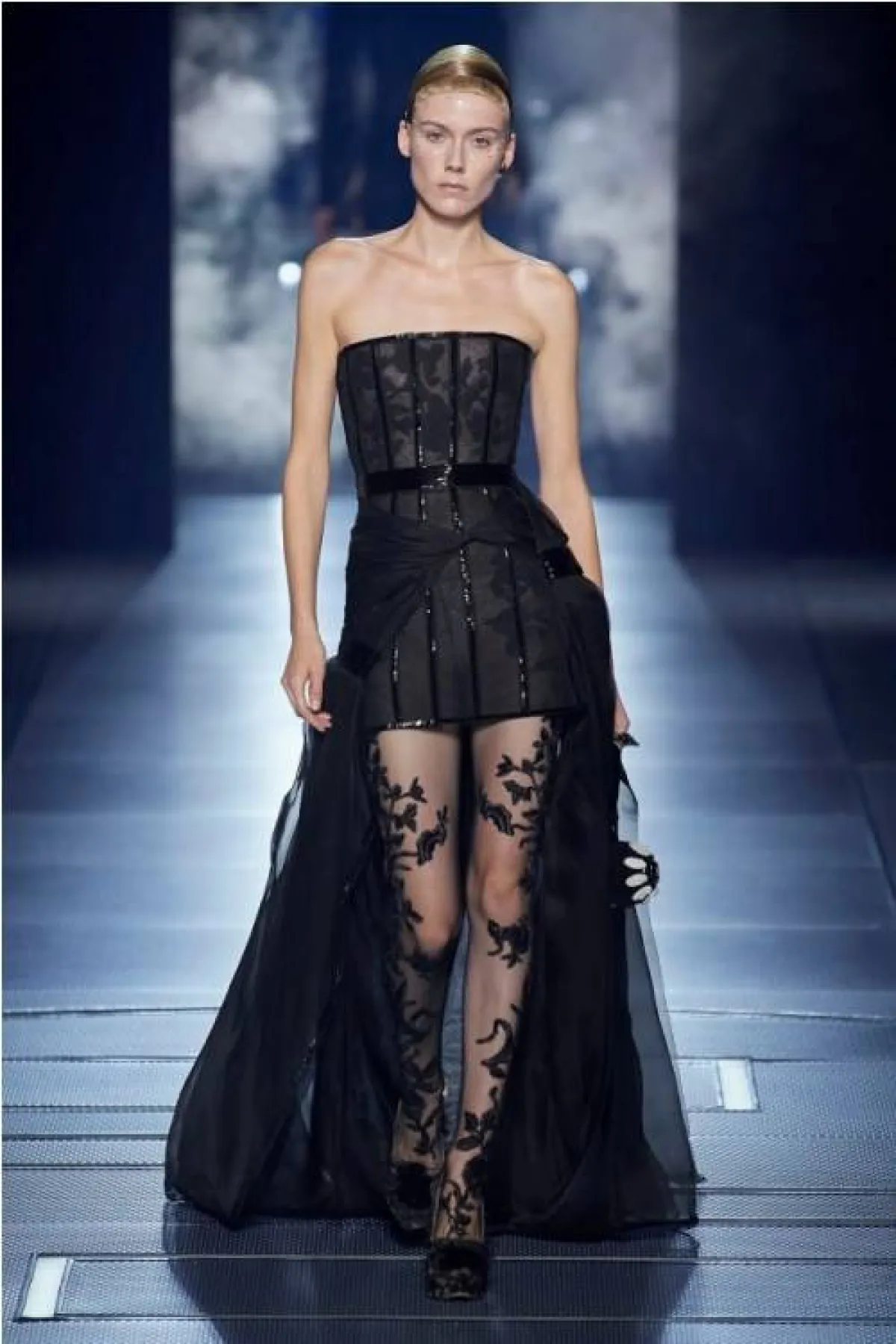 فستان سهرة باللون الأسود من فندي  Fendi