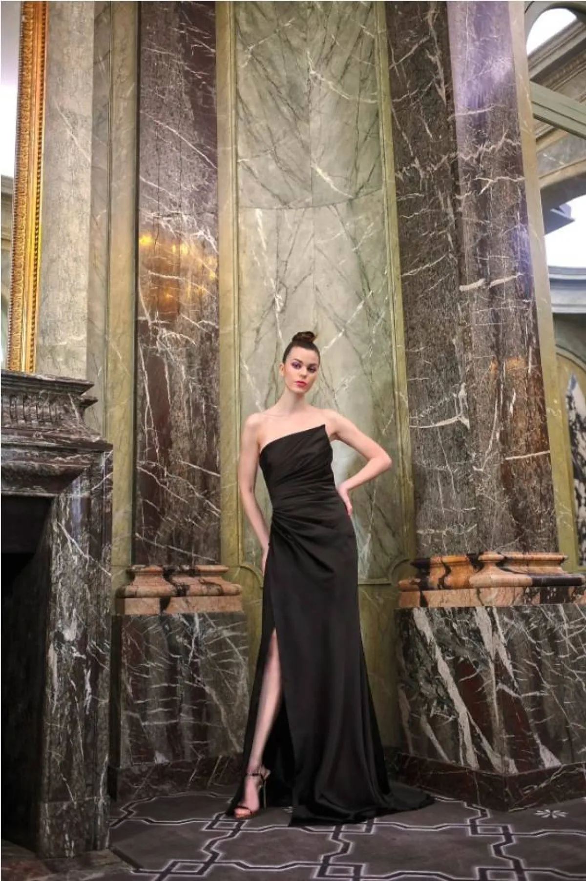 موديلات فساتين سهرة باللون الأسود لصيف 2022 من فوفاري  Fovari