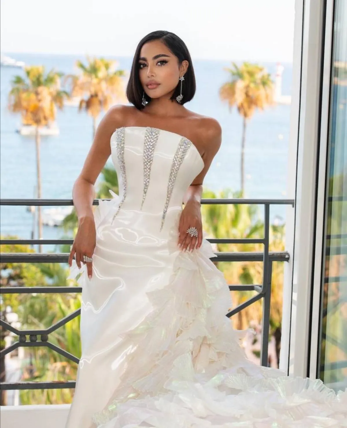 إطلالات النجمات في مهرجان كان 2021