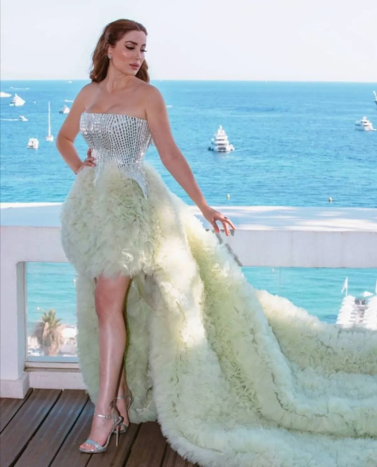 إطلالات النجمات في مهرجان كان 2021