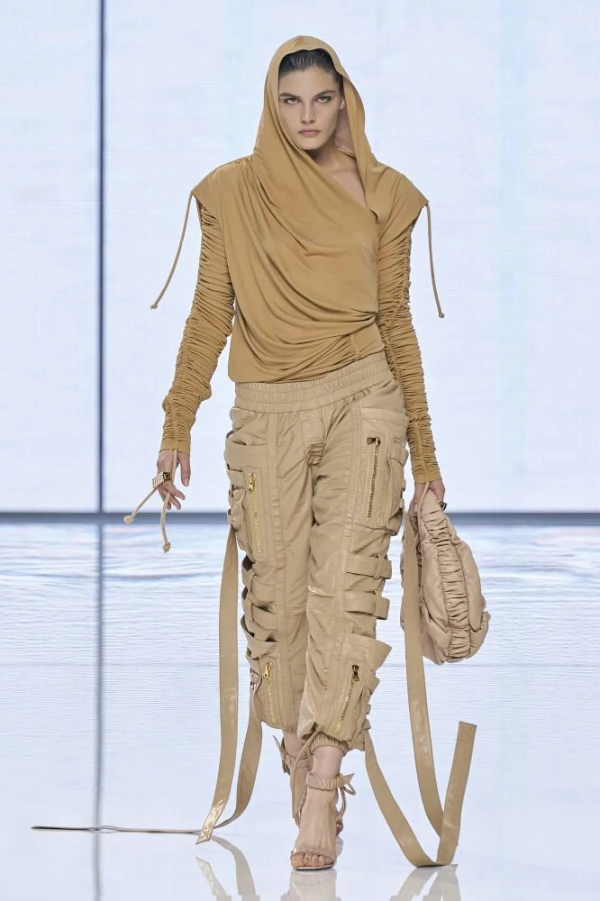 الأزياء الجلدية في فصل الصيف