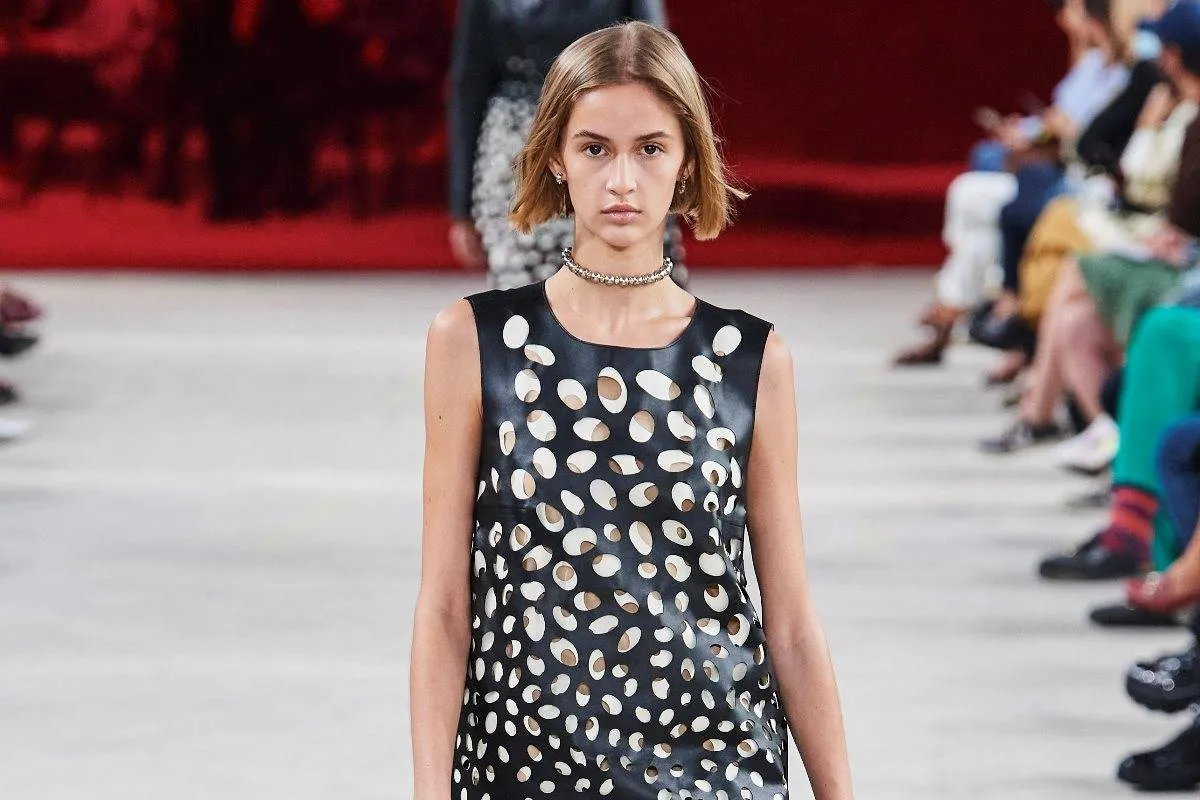 الأزياء الجلدية في فصل الصيف