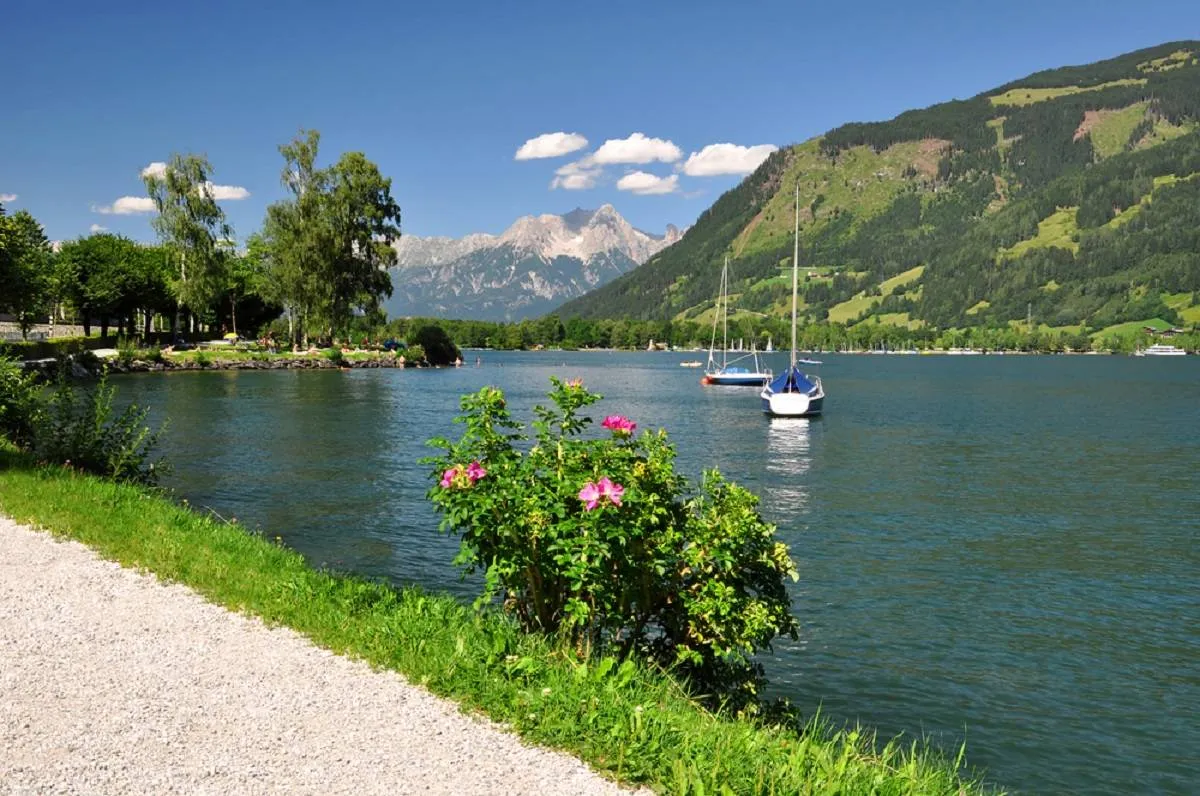 رحلة بالقارب