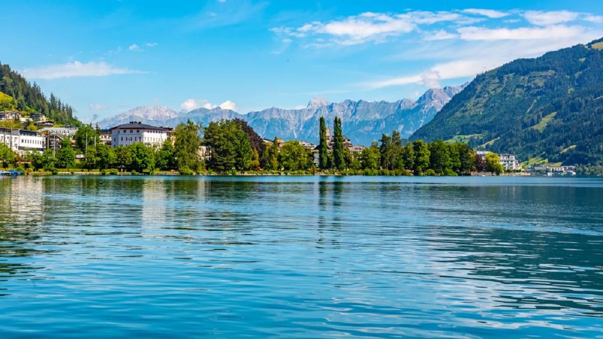 إطلالة على بحيرة زيل