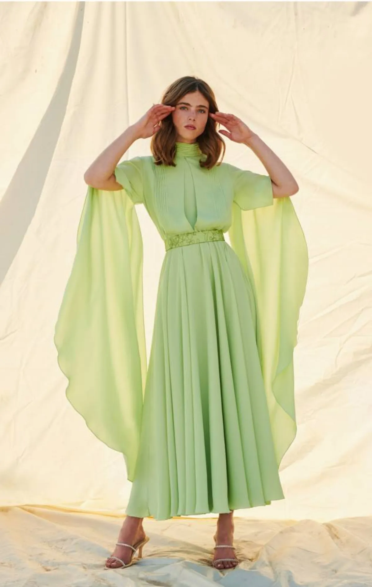 من تصاميم المصممة أمل الرئيسي