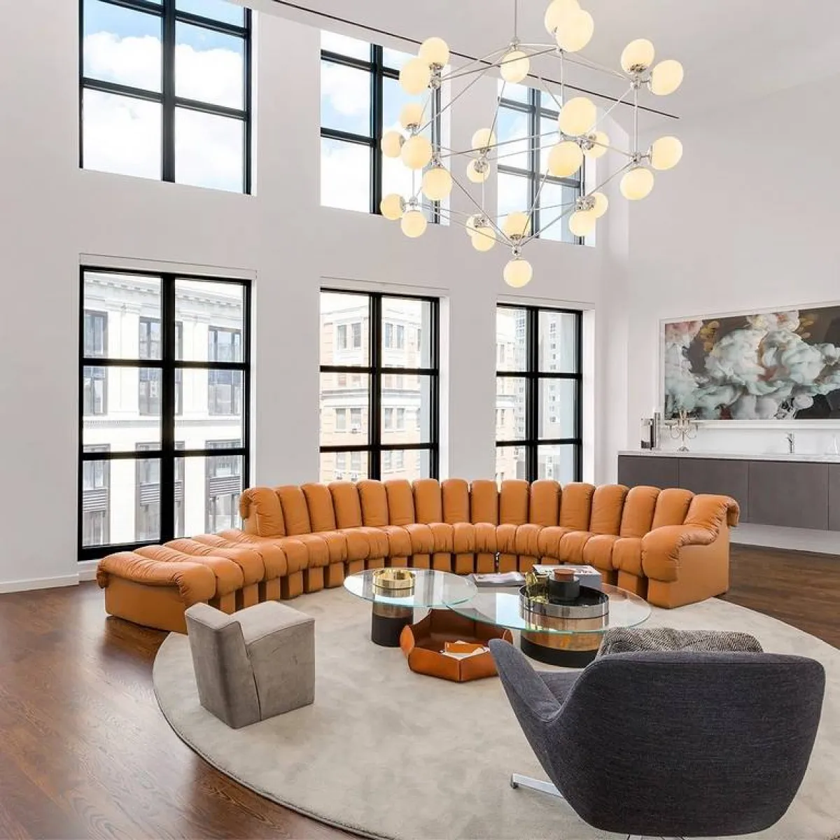 أريكة مميّزة تتخذ هيئة الأفعى