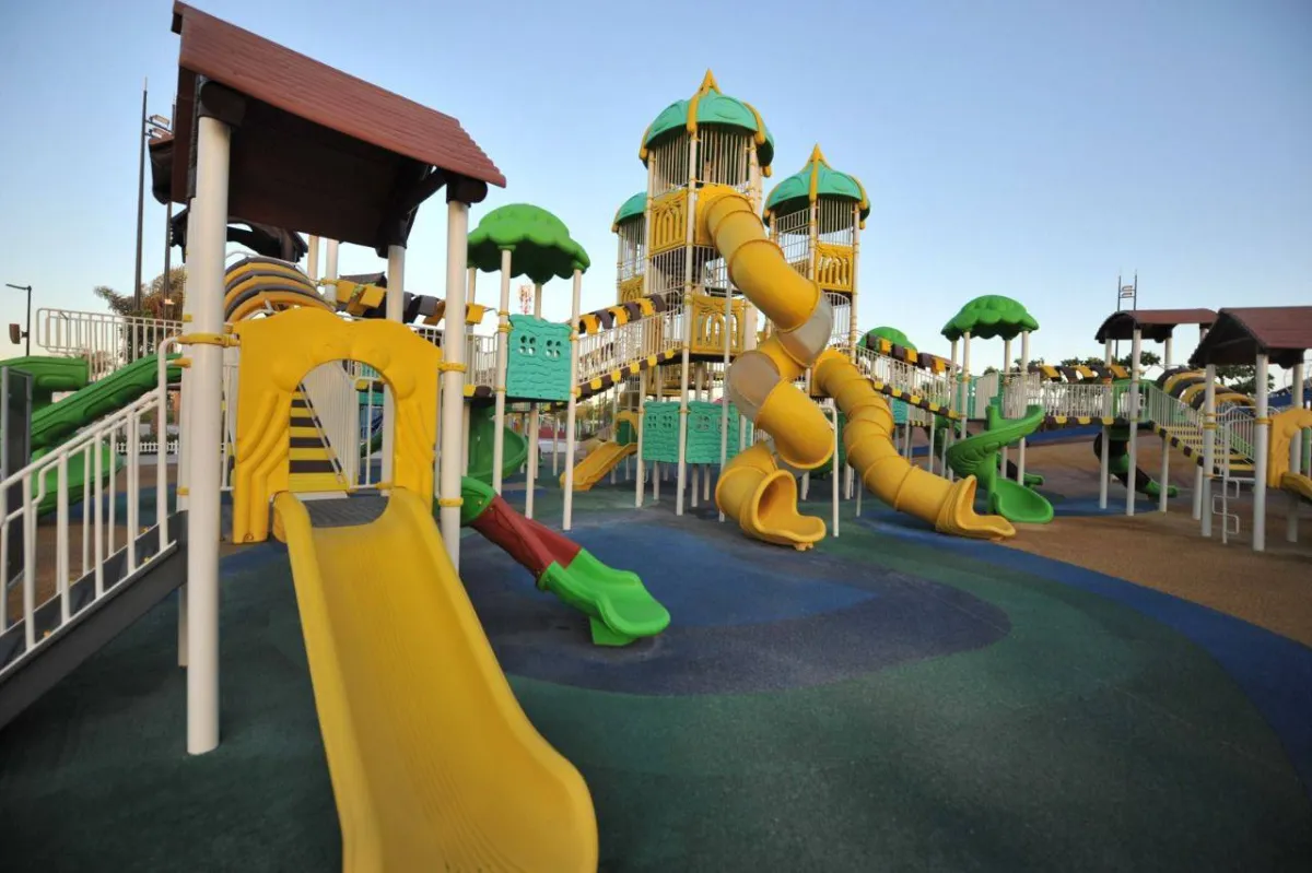 منطقة الالعاب تجذب الاطفال