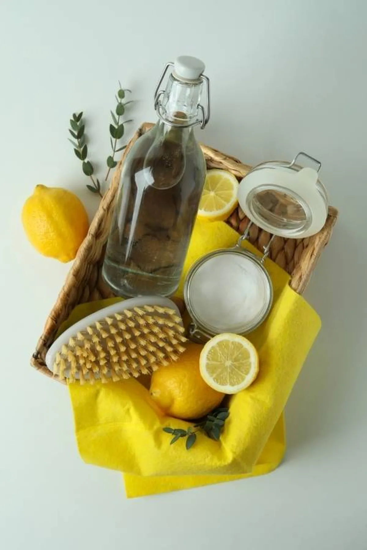 الخلّ والليمون الحامض يدخلان في إعداد وصفتين منزليتين فعّالتين في نزع بقع الصدأ