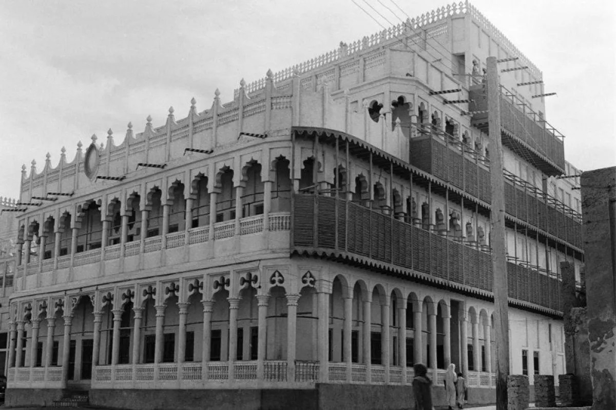 تظهر الصورة قصر الإمارة مصدر الصورة متحف بيت ريفرز في جامعة اوكسفورد