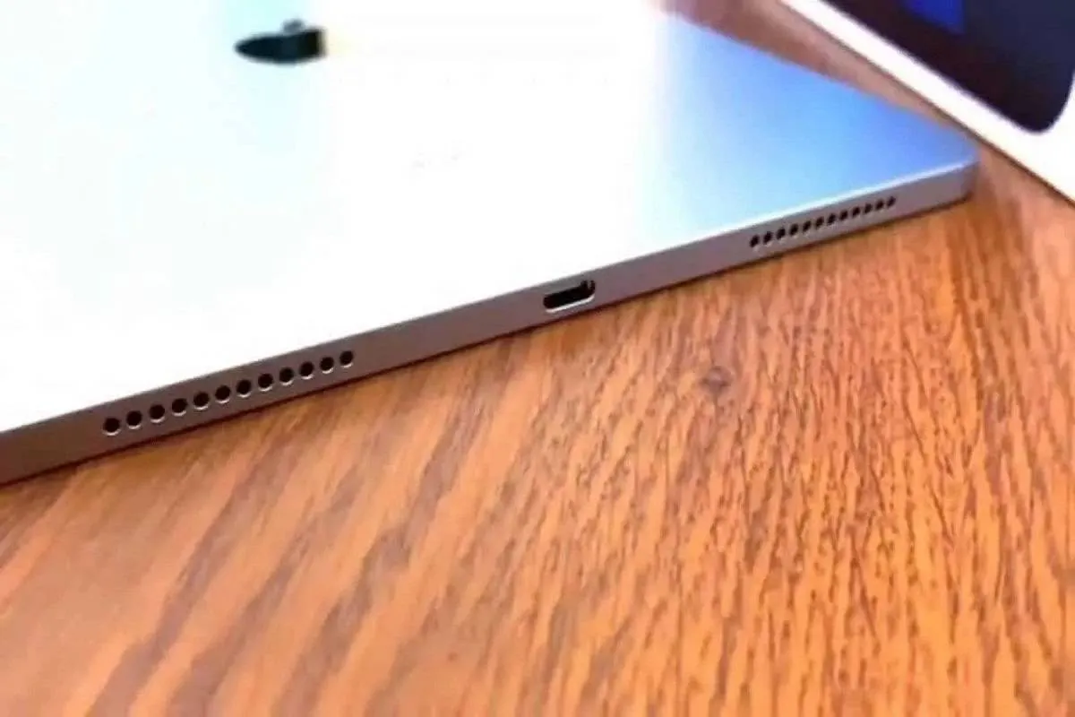 صورة  تكشف تعديل آيباد بمنفذ C