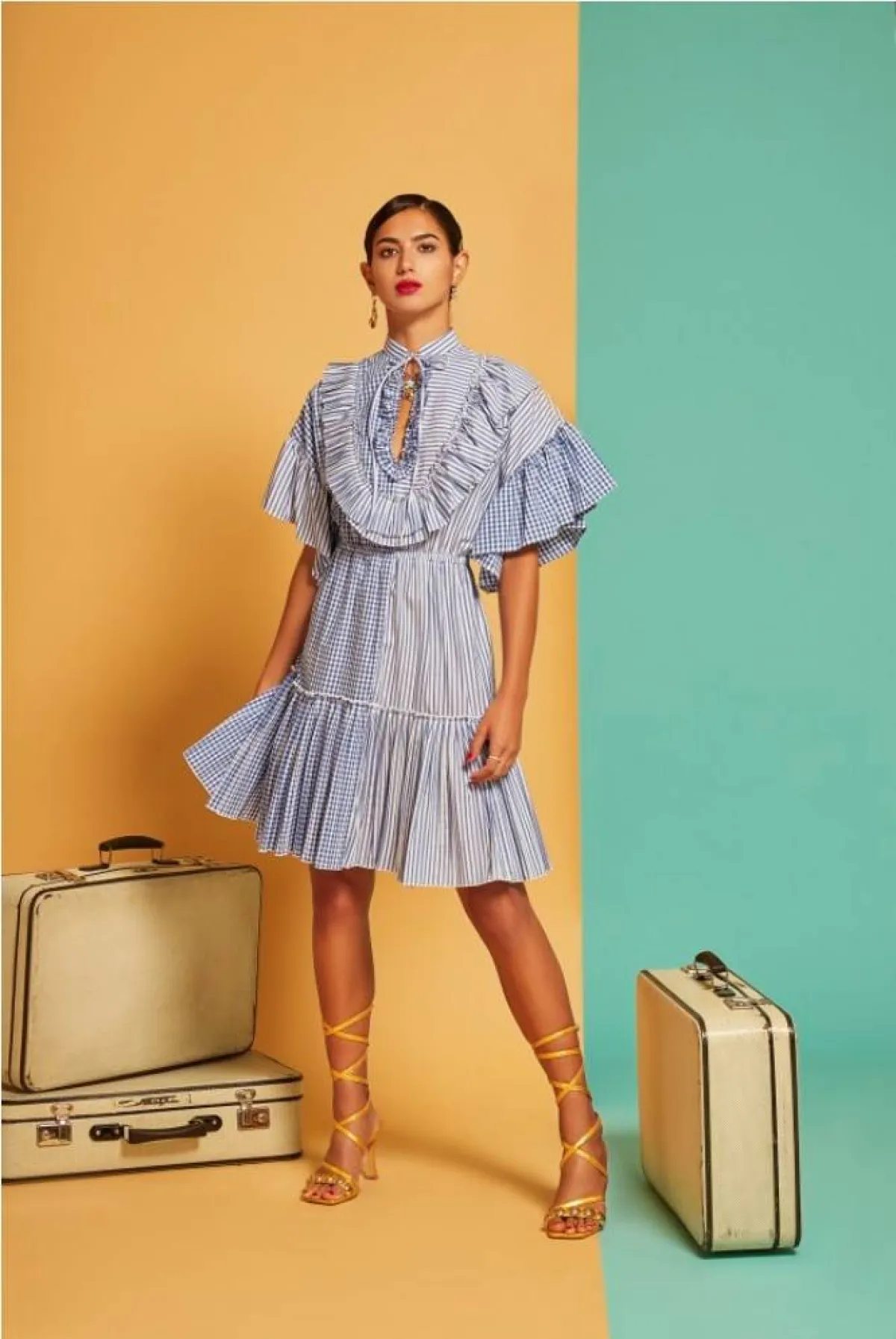 موديلات ملابس باللون الأزرق فضفاضة من أليساندرو انريكيز  Alessandro Enriquez