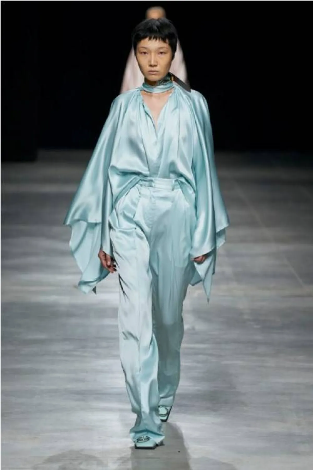 إطلالة باللون الأزرق الفاتح من اكت N 1  Act N1