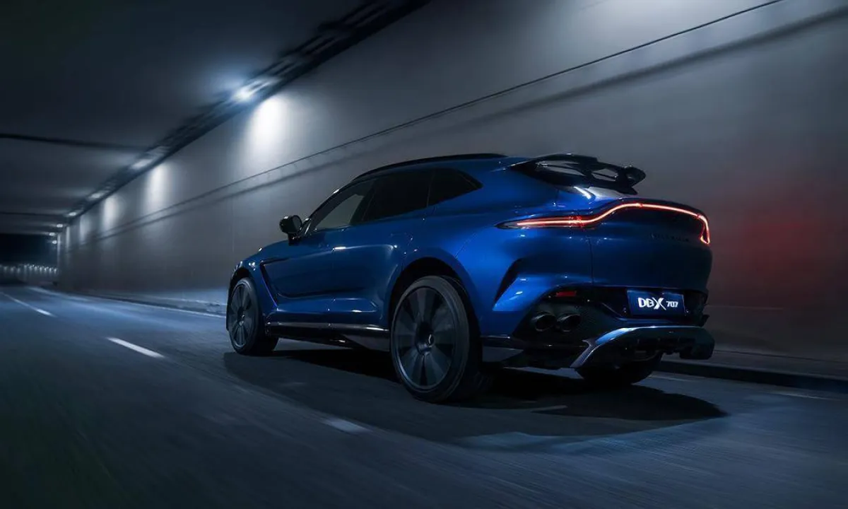 مواصفات أستون مارتن DBX707 موديل 2022