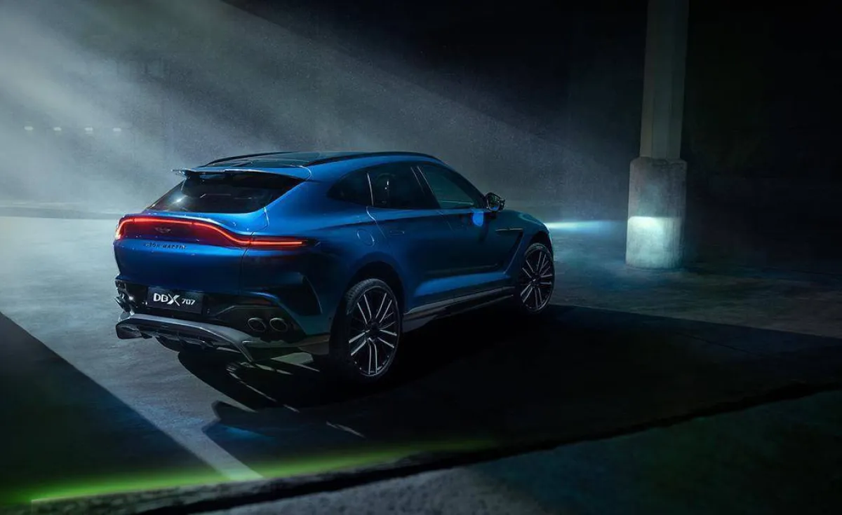 مواصفات أستون مارتن DBX707 موديل 2022