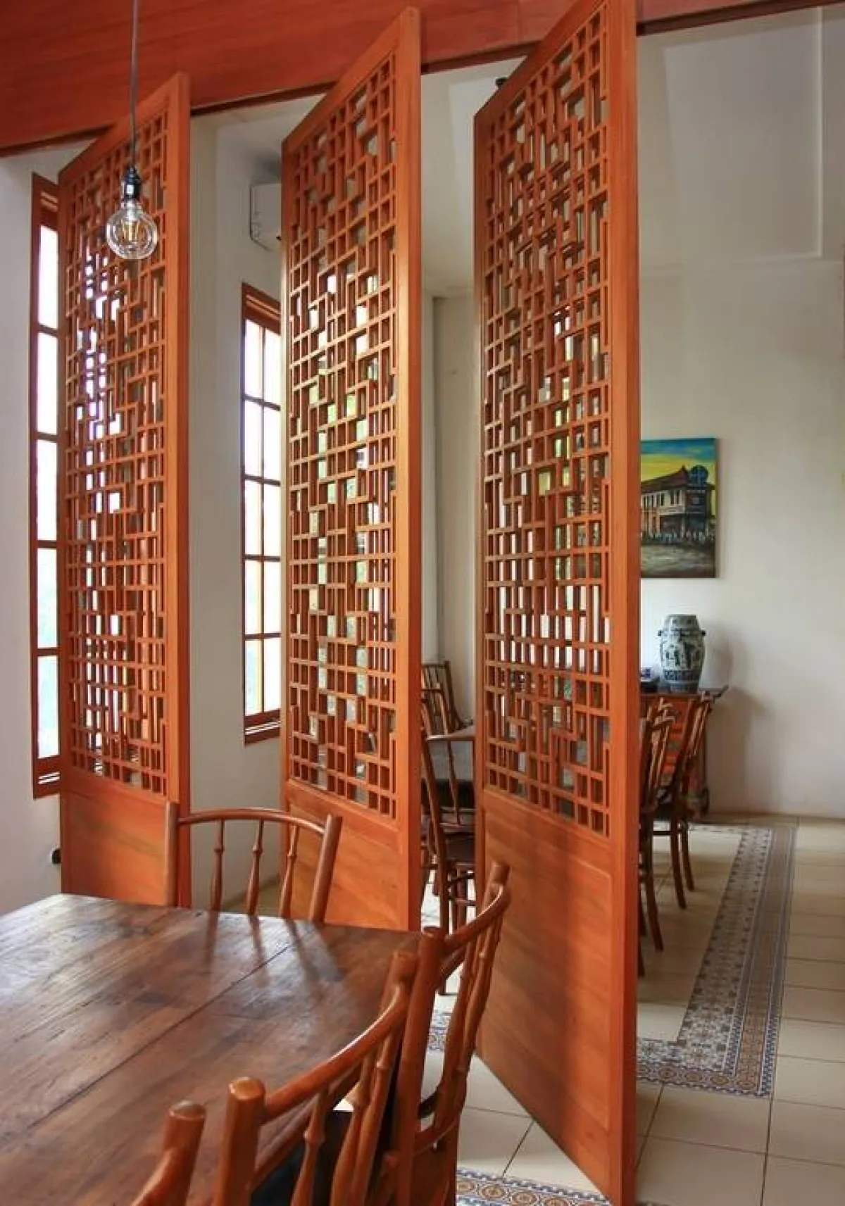 الفواصل الخشبيّة قد توزع بصورة مستقيمة أو مائلة