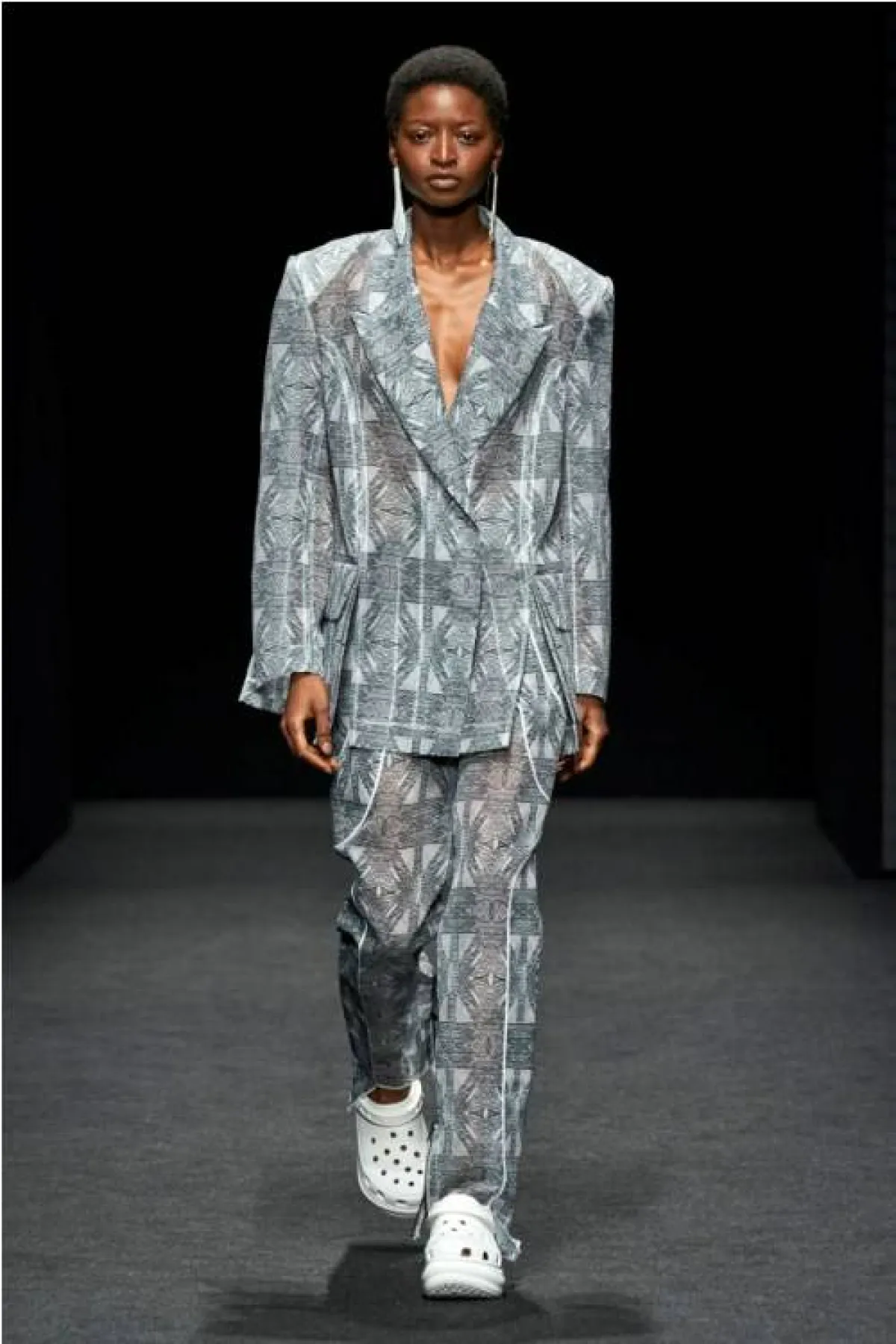 بدلة بنقشة المربّعات من بودابست كوللكشن  Budapest Collection