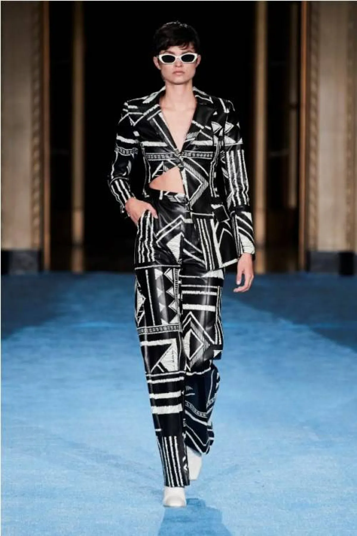 بدلة بنقشة المربّعات من كريستيان سيريانو  Christian Siriano