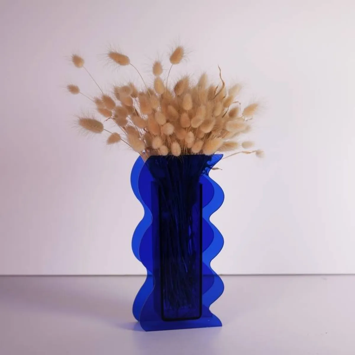 مزهريّة تتمتّع بتصميم معاصر