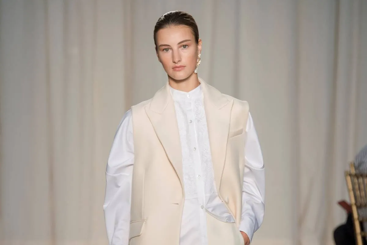 تنسيق البيج والأبيض من آدم ليب Adam Lippes