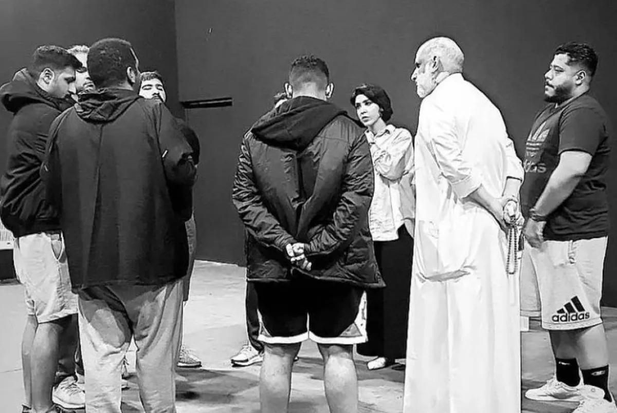 كواليس مسرحية موعد مع معاليه - صورة من حساب الفنان خالد المظفر على موقع " انستغرام"