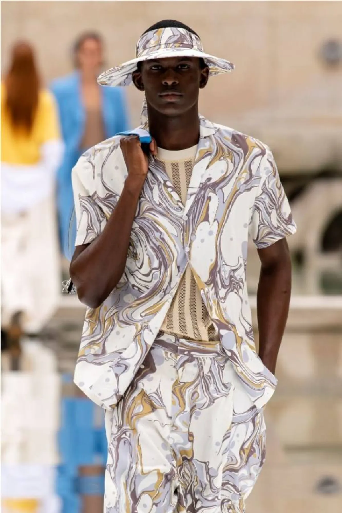 قمصان رجالي مطبّعة من إل جي إن  LGN