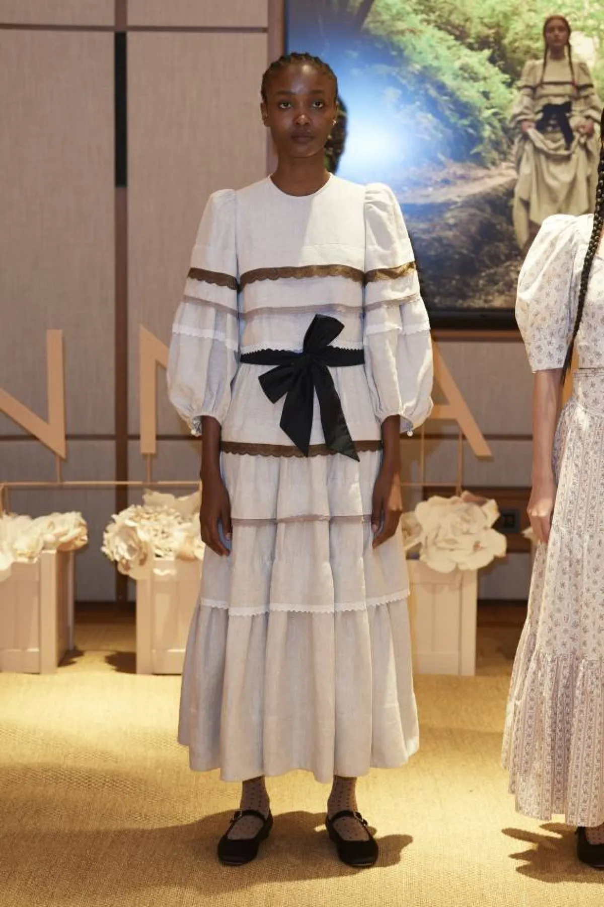 فستان مطرز ابيض من أنا مايسون