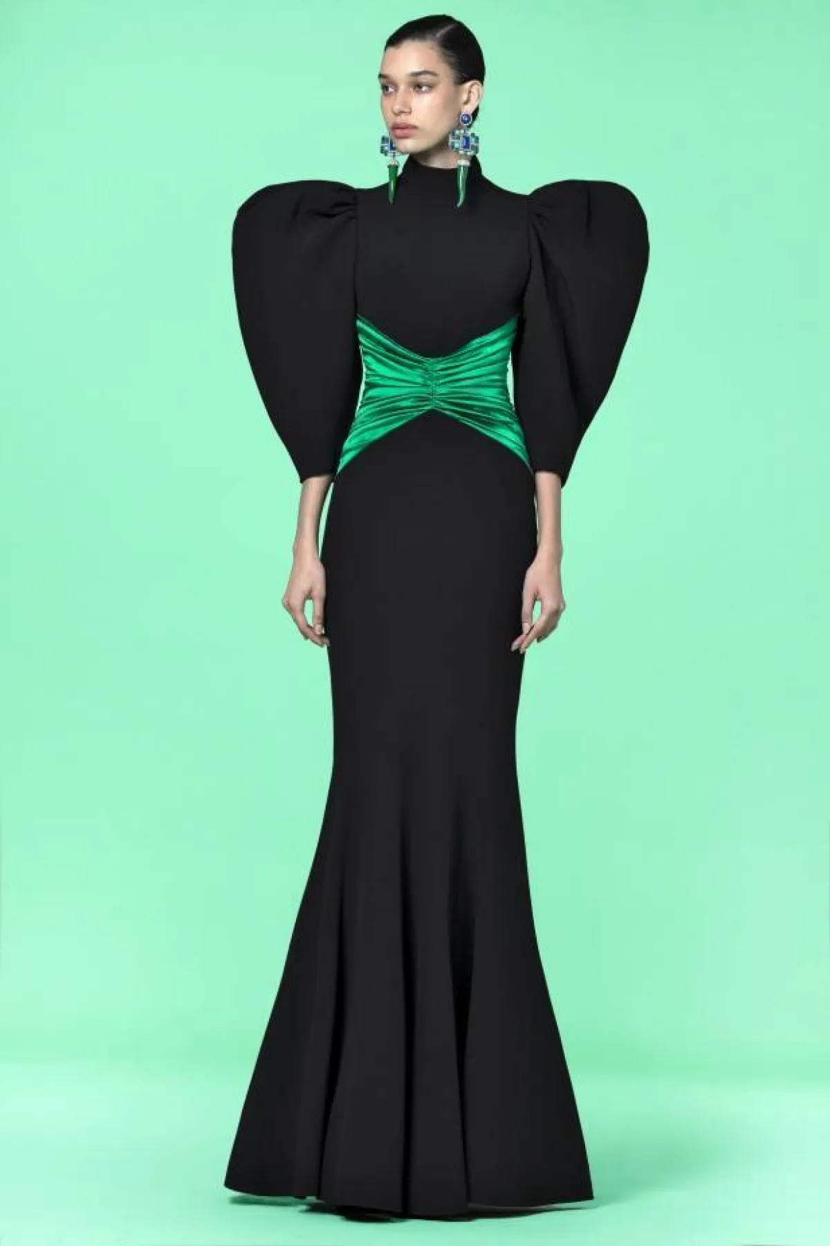 فستان أسود  من أندرو جن