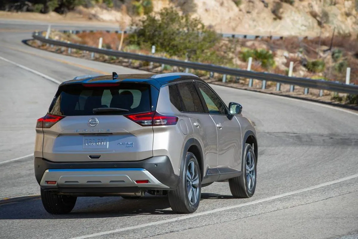 مواصفات سيارة نيسان روج 2022