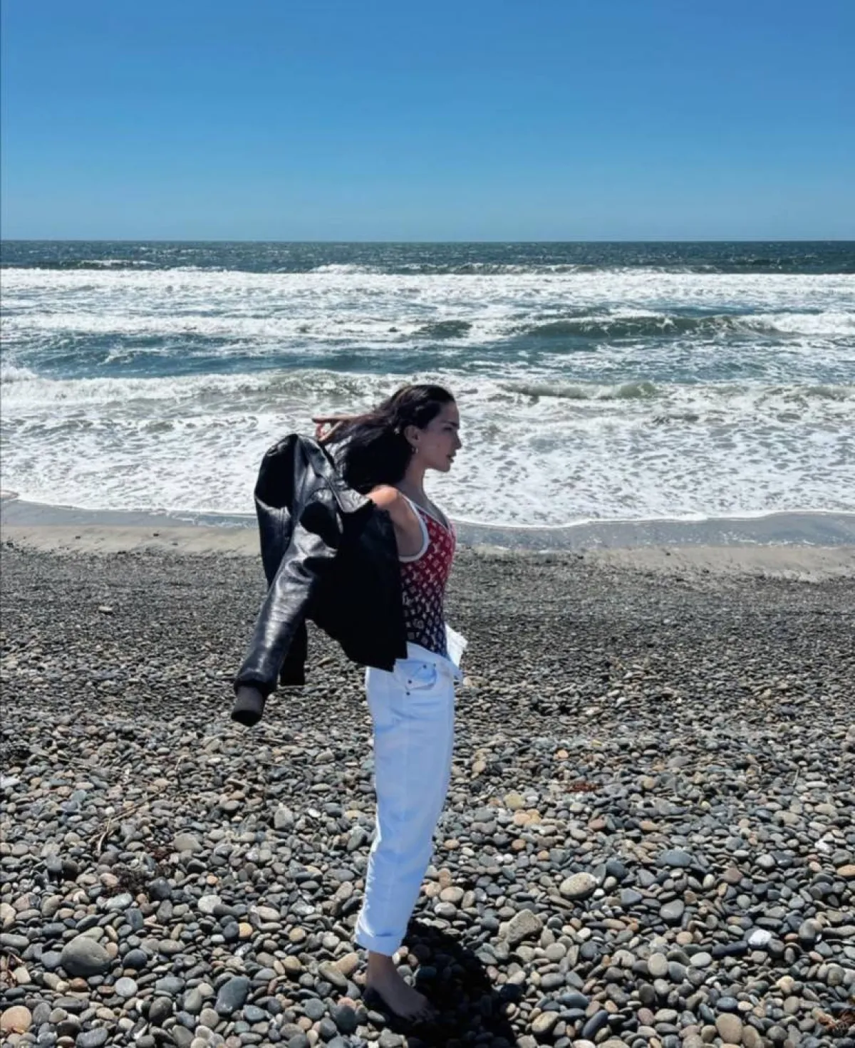 إطلالات بألوان مرحة صيفية من جيسيكا قهواتي